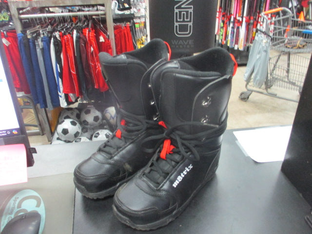 Load image into Gallery viewer, Used Matrix Snowboard Boots Size 6
