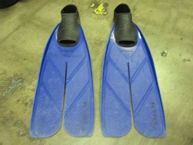 Load image into Gallery viewer, Used Oceanic Vortex V6 Split Fins Size 11-12
