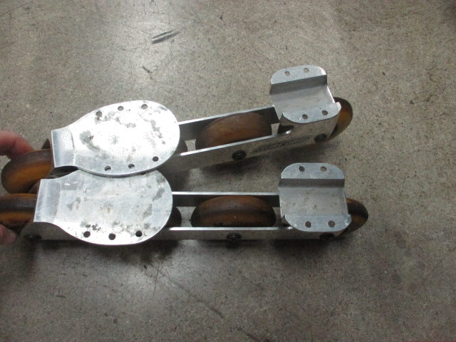 Load image into Gallery viewer, Used H-305 Sure Grip Inline Hockey Skate Chassis / Wheel Set
