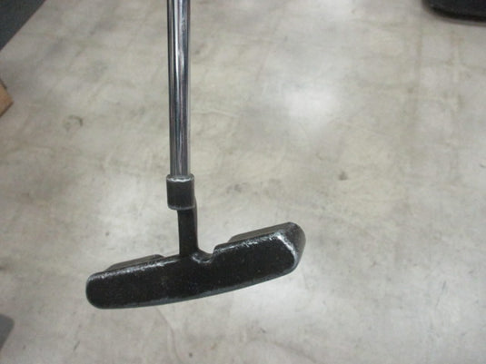 BRIQUET DE TABLE "Type poilu" en laiton, très bonne état et fonctionnel BRIQUET DE TABLE "Type poilu" en laiton, très bonne état et fonctionnel