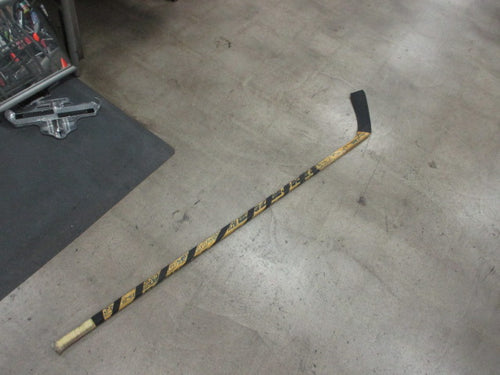Used Branches 7900 SIGNED Hockey Stick