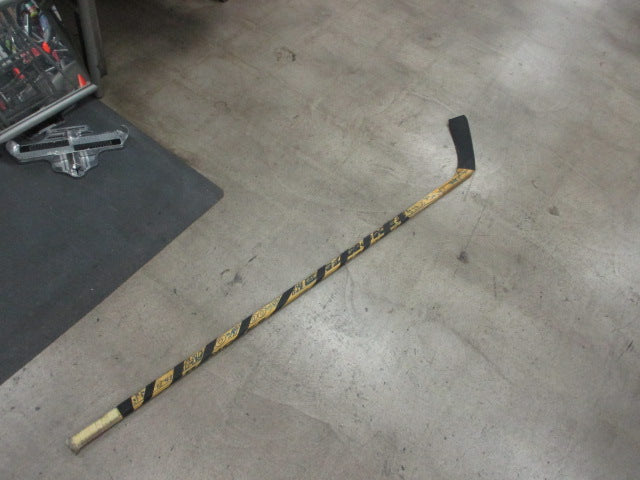 Load image into Gallery viewer, Used Branches 7900 SIGNED Hockey Stick

