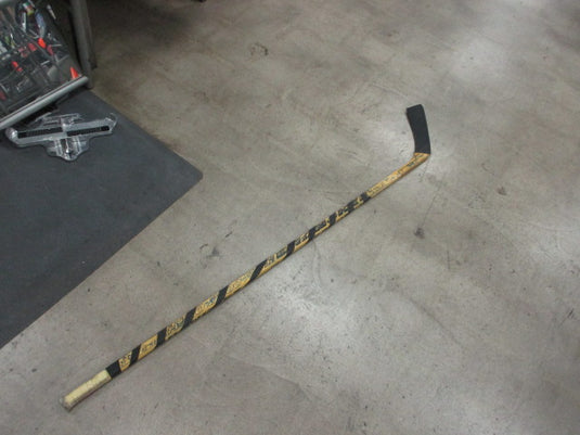 Used Branches 7900 SIGNED Hockey Stick