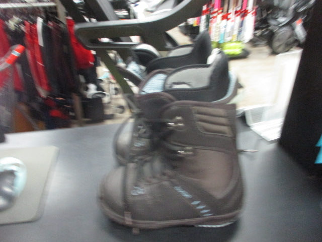 Load image into Gallery viewer, Used Burton Womens Freestyle Snowboard Boots Size 5.5 (Glue Coming Undone)
