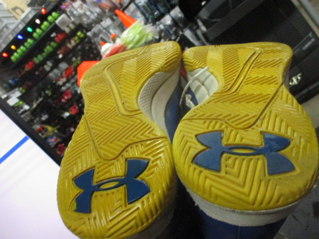 Load image into Gallery viewer, Used Under Armour Size 6.5 Basketball Shoes
