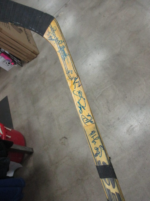 Load image into Gallery viewer, Used Branches 7900 SIGNED Hockey Stick
