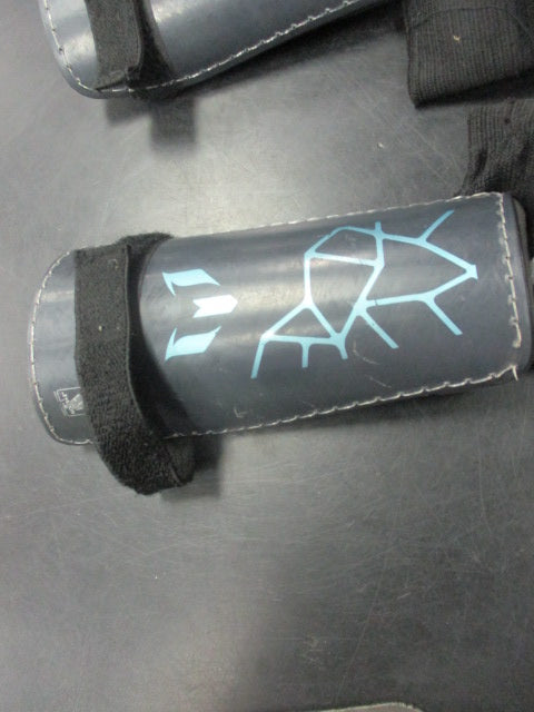 Load image into Gallery viewer, Used Adidas Youth Large Soccer Shin Guards
