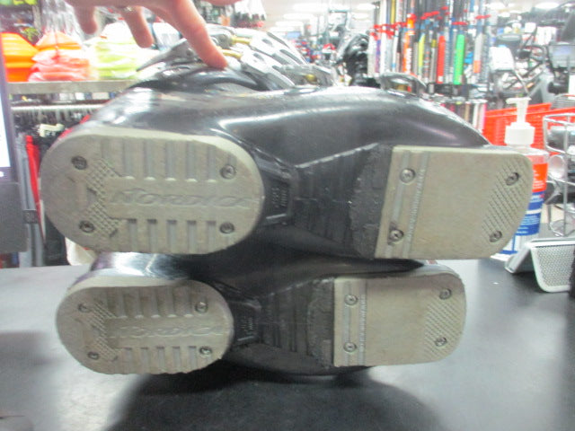 Load image into Gallery viewer, Used Nordica Cruise Ski Boots Size 24-24.5
