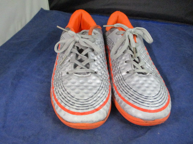Load image into Gallery viewer, Used Hawkell Indoor Soccer Cleats Size US 4
