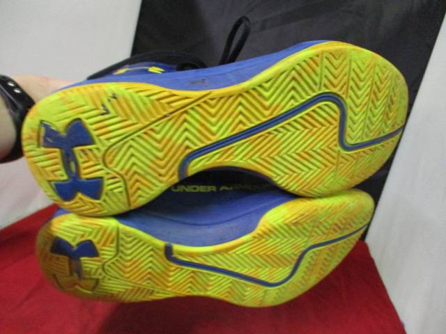 Load image into Gallery viewer, Used Under Armour Basketball Shoes Size 5
