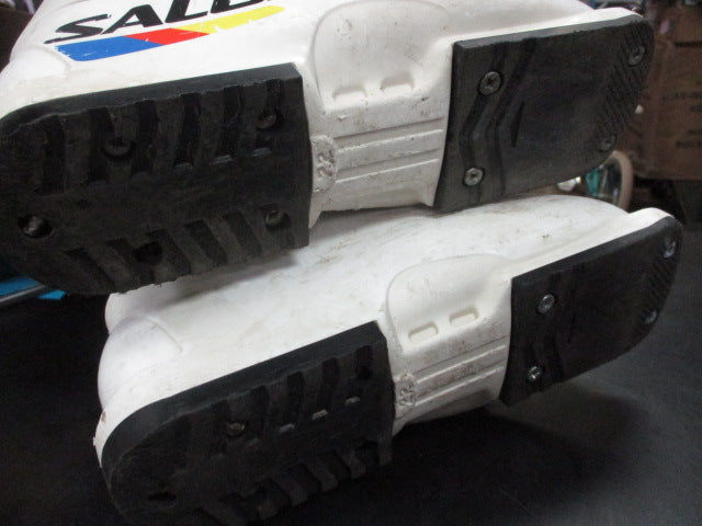 Load image into Gallery viewer, Used Salomon X3-60 Energyzer 60 Ski Boots 22.5
