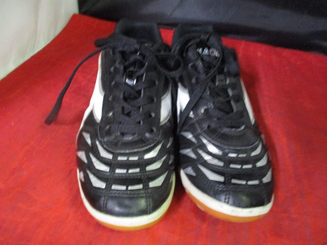 Load image into Gallery viewer, Used Diadora Indoor Soccer Shoes Size 5
