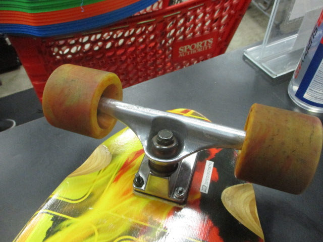 Load image into Gallery viewer, Used Airwalk 29.5&quot; Cruiser Board (Tail Is chipped)
