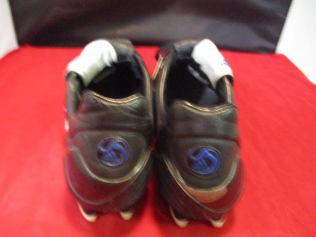 Load image into Gallery viewer, Used Adidas Youth Outdoor Soccer Shoes Size 5
