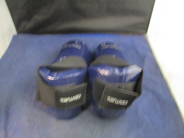 Load image into Gallery viewer, Used Century Karate Sparring Shoes Adult Size Small
