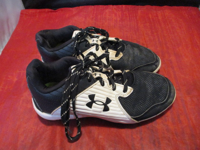 Load image into Gallery viewer, Used Under Armour Leadoff Cleats Youth Size 3
