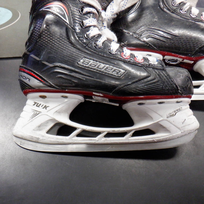 Load image into Gallery viewer, Used Bauer Vapor X500 Hockey Skates Size 3
