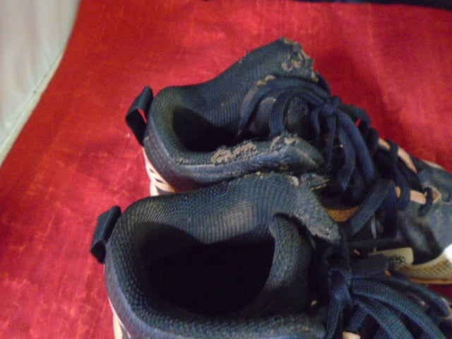 Load image into Gallery viewer, Used Adidas Cleats Size 3
