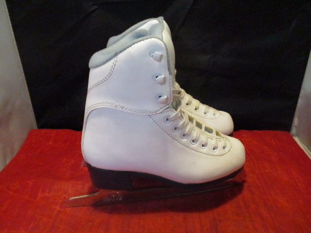 Load image into Gallery viewer, Used Soft Skate By Jackson Figure Skate Youth Size 2
