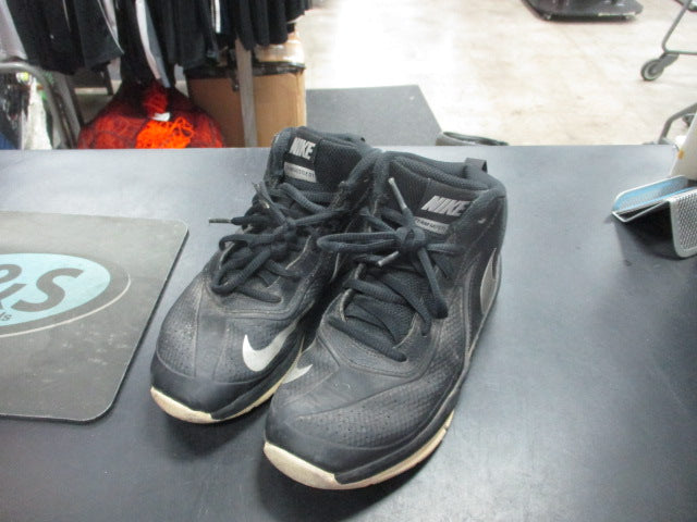 Load image into Gallery viewer, Used Nike Basketball Shoes Size 2
