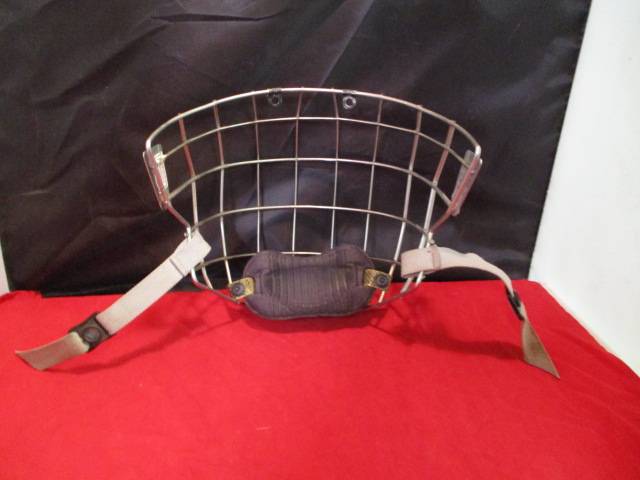 Load image into Gallery viewer, Used Bauer Youth Hockey Helmet Face Mask
