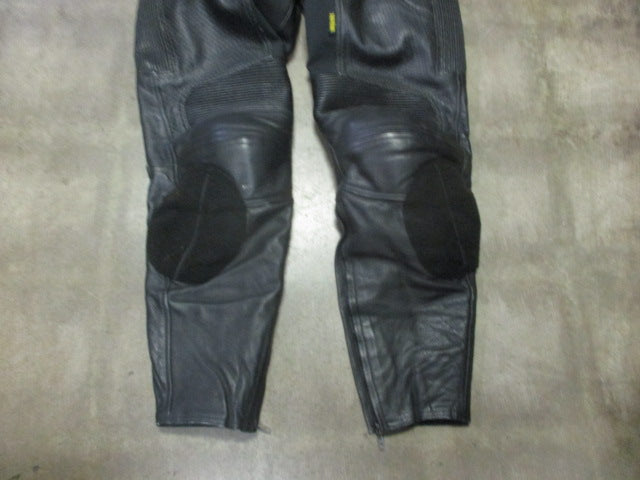 Load image into Gallery viewer, Used Fieldsheer Motorcycle Pants Size 36
