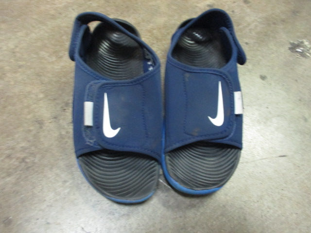 Load image into Gallery viewer, Used Nike Waterproof Sandals Size 1Y
