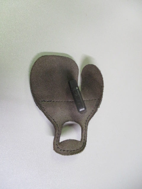 Used Left Hand Leather Finger Tab