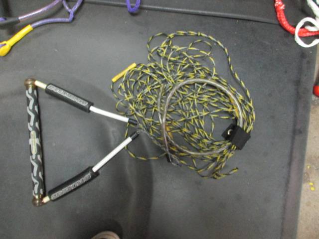 Load image into Gallery viewer, Used Straight Line Dual Density Grippa Tow rope With Handle
