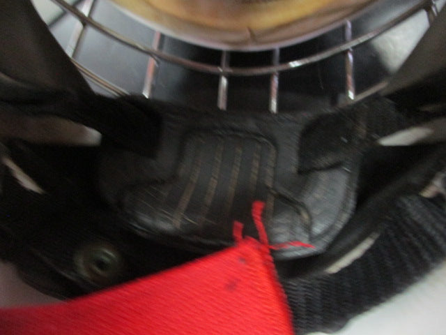 Load image into Gallery viewer, Used Bauer NVE 3 Hockey Goalie Helmet
