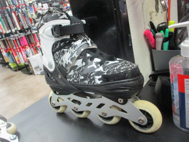 Load image into Gallery viewer, Used Kuxuan Adjustable Youth 3-6 In-Line Skates (MISSING WHEEL, SNAP BROKEN, MIS
