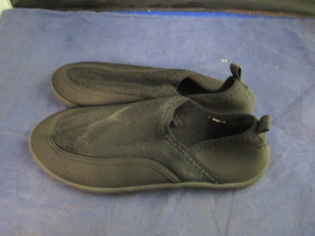 Load image into Gallery viewer, Used DSG Water Shoes Youth Size 3
