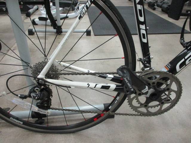 Load image into Gallery viewer, Used Cannondale CAAD10 700C 20 Speed Road Bike
