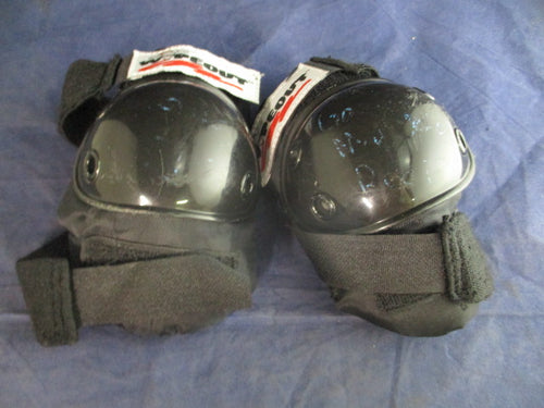 Used Wipeout Kids Knee Pads