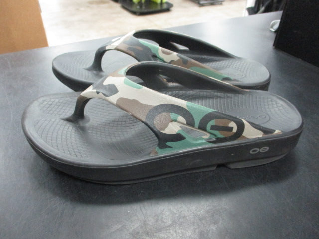 Load image into Gallery viewer, Used Oofos Camo Recovery Sandals Size M - 8 / W - 10
