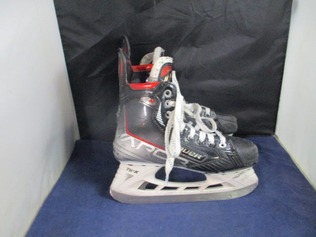 Load image into Gallery viewer, Used Bauer Vapor 3X Skates Youth Size 5
