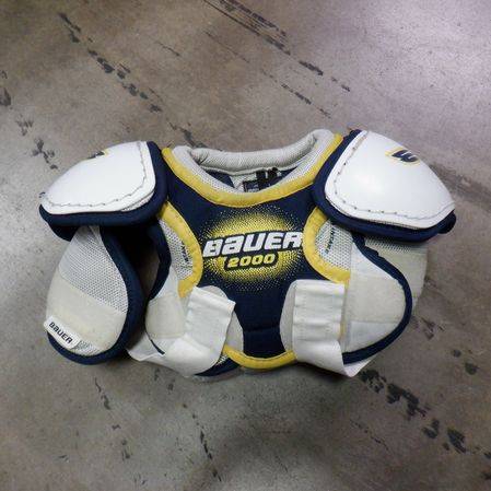 Load image into Gallery viewer, Used Bauer 2000 Youth Hockey Shoulder Pads Size Small
