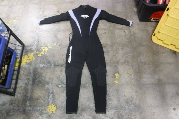 Load image into Gallery viewer, New Henderson H2 Womens Size 6 7mm Full Wetsuit
