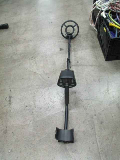 Load image into Gallery viewer, Used Bounty Hunter Discovery 3300 Metal Detector
