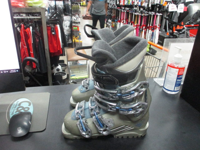 Load image into Gallery viewer, Used Salomon Irony 660 Ski Boots Size 22.0
