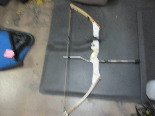 Used Easton Hoyt Pro-Medalist Archery Bow