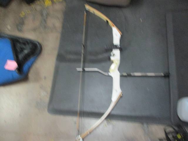 Load image into Gallery viewer, Used Easton Hoyt Pro-Medalist Archery Bow
