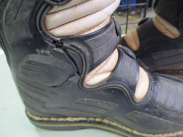 Load image into Gallery viewer, Used MSR Motorcross Boots Youth Size 5 -cracked on ankles
