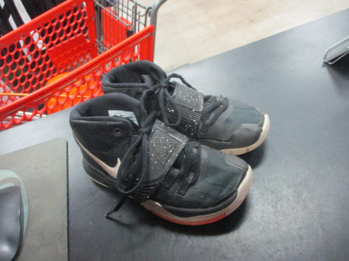 Used Nike Kyrie Irving Basketball Shoes Size 2
