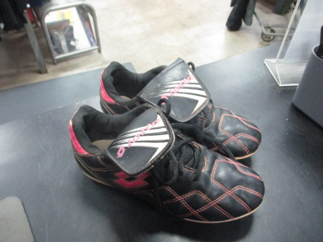 Load image into Gallery viewer, Used Lotto Soccer Cleats Size 3
