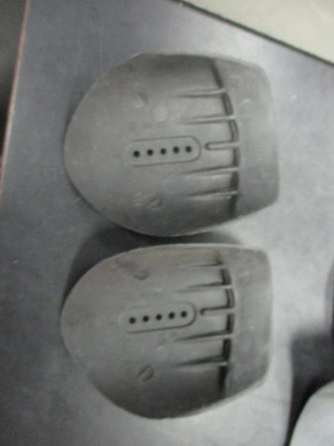 Load image into Gallery viewer, Used Fin Accessory Plastic Insert for Storing Scuba and Fishing Fins
