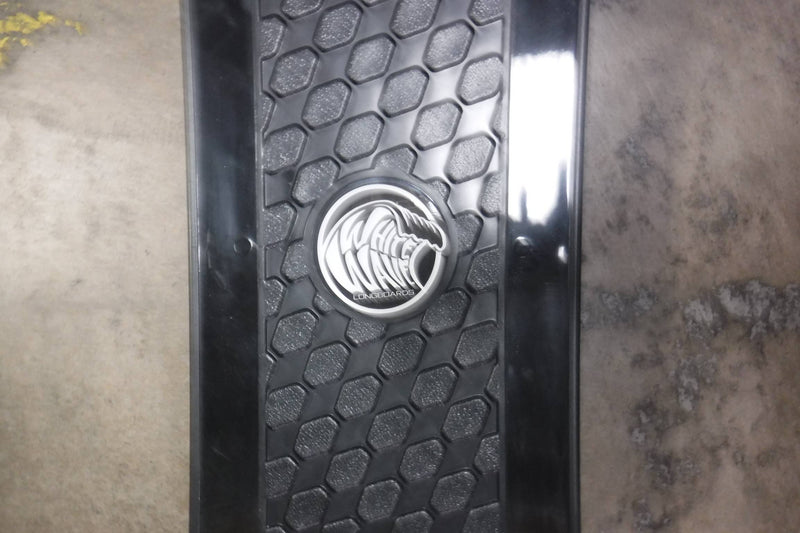 Load image into Gallery viewer, New White Waves The Fury Longboard

