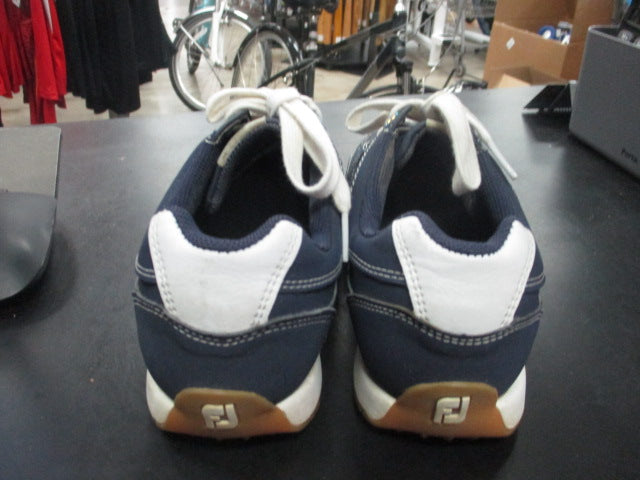 Load image into Gallery viewer, Used Foot Joy Golf Shoes Size 7
