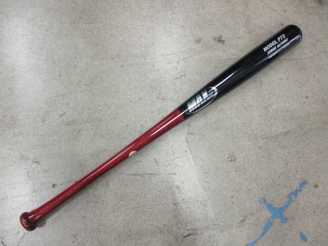 Load image into Gallery viewer, MaxBat Model P72 34&quot; Maple Baseball Bat
