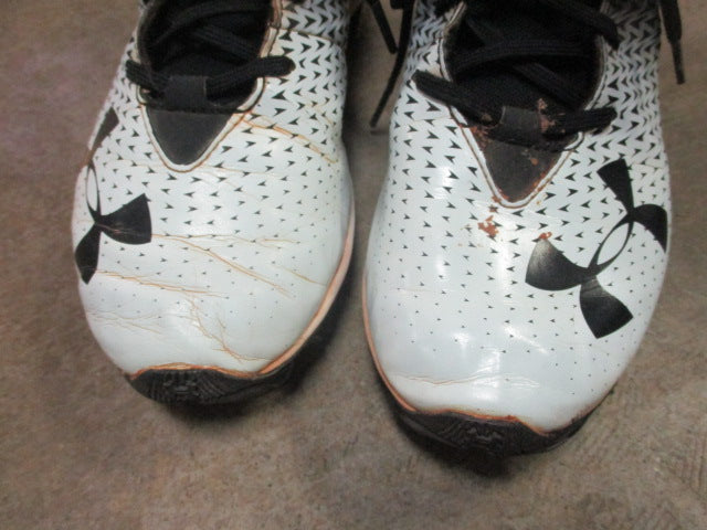 Load image into Gallery viewer, Used Under Armour Football Cleats Size 5.5
